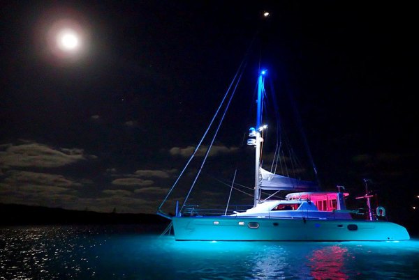 LUMIELINA！ SYLVANIA 9006 SilverStar zXe Gold Halogen Headlight Bulb, 2 Pack